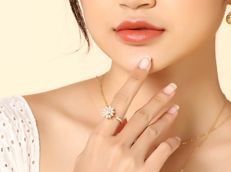 Nhẫn hở, hoa cúc nhỏ